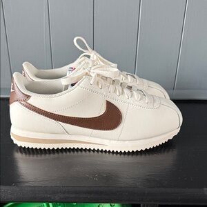 Women’s Nike Cream and Brown Sneakers